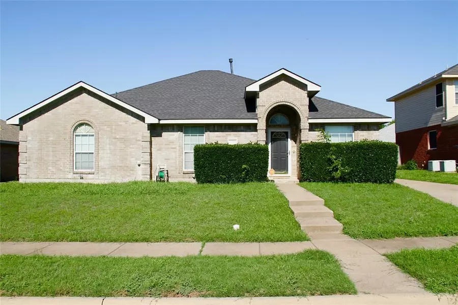 1208 Rio Bravo Drive, Desoto, TX 75115