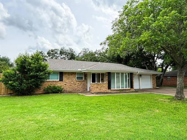 3825 Fenton Avenue, Fort Worth, TX 76133