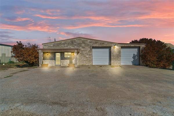 2004 Southwest Parkway,  Granbury,  TX 76048