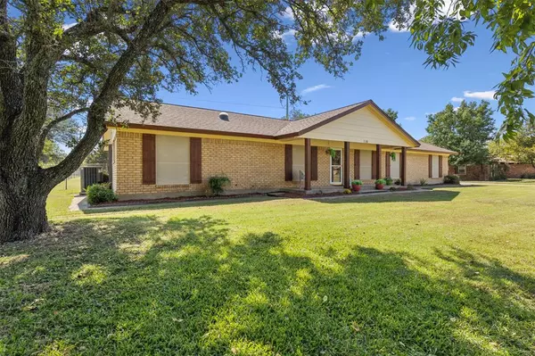 116 Southwood Drive, Burleson, TX 76028