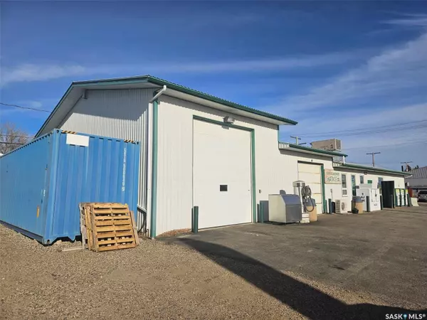 512 & 602 Railway AVENUE, Oxbow, SK S0C 2B0