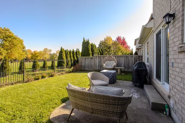 Oakville, ON L6M 4Y3,2441 Falkland CRES