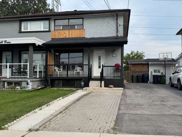 25 Windhill CRES, Toronto W05, ON M9M 1Y1