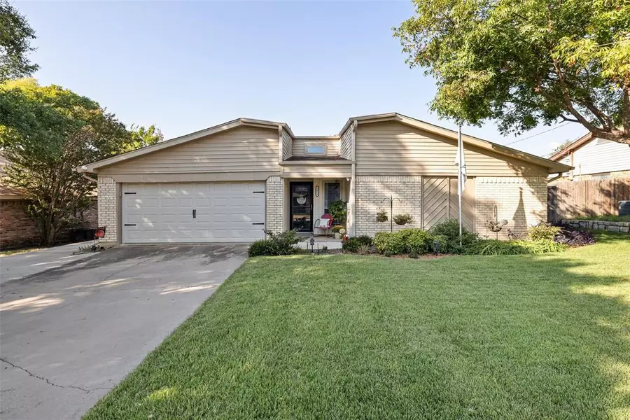 1024 Fox River Lane, Fort Worth, TX 76120