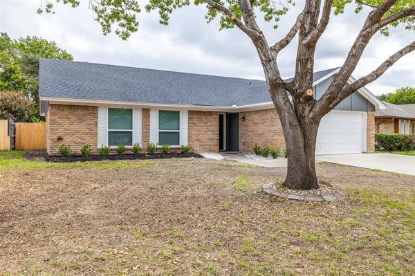 2446 Hallmark Street, Grand Prairie, TX 75052