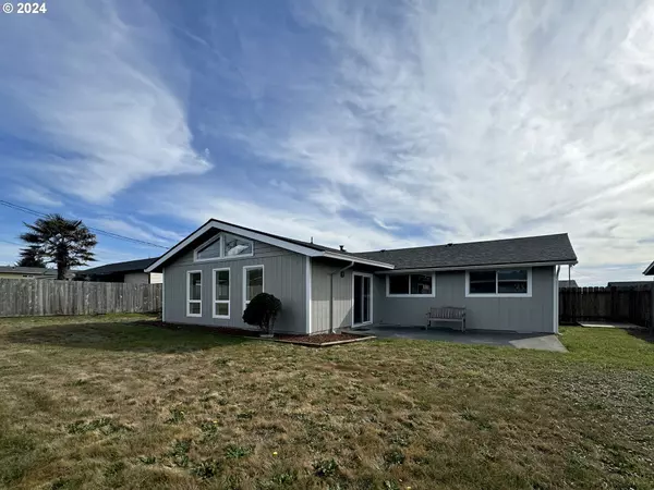 Brookings, OR 97415,1230 IRIS ST