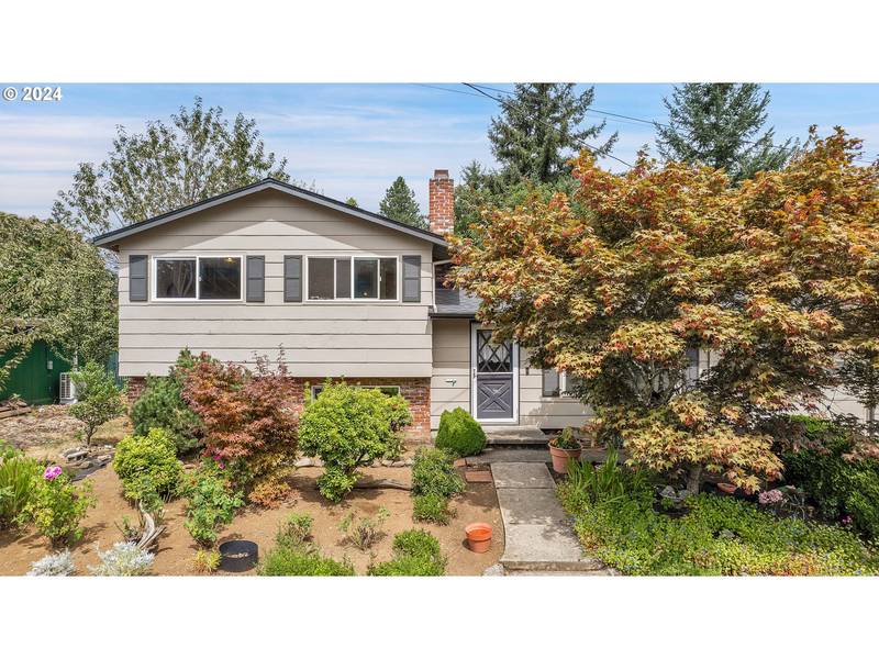 8627 NE BROADWAY, Portland, OR 97220