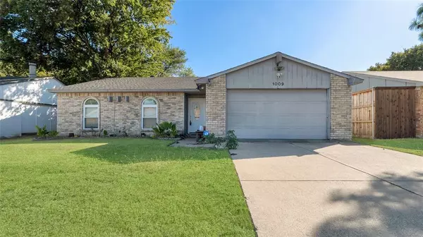 1009 Clark Trail, Grand Prairie, TX 75052