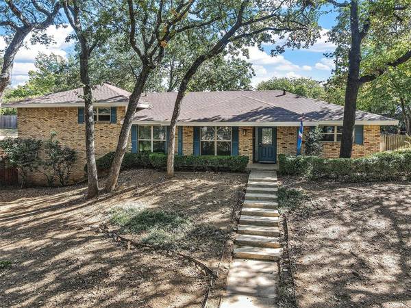 1405 Cliffwood Road, Euless, TX 76040