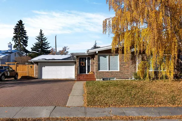 Calgary, AB T3E 5R3,6503 Lombardy CRES SW