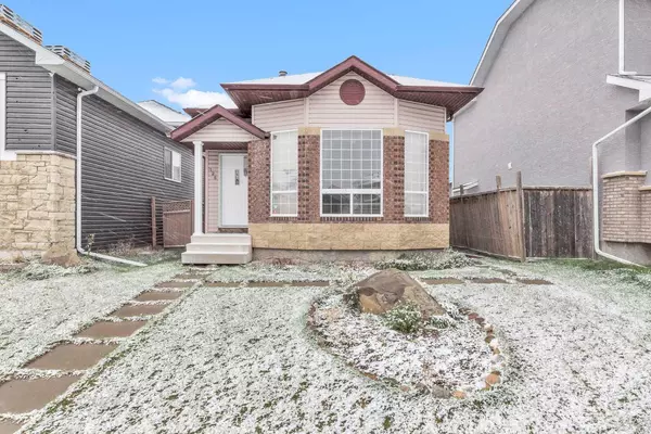 126 Saddlemead RD Northeast, Calgary, AB T3J 4J3