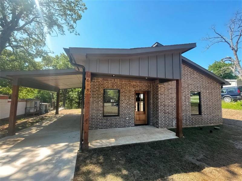 618 E Day Street, Denison, TX 75021