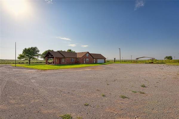 9448 N 2020 Road,  Hammon,  OK 73650