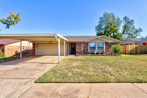 628 Whispering Oaks Boulevard, Moore, OK 73160