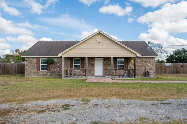 607 Celia St., Woodsboro, TX 78393