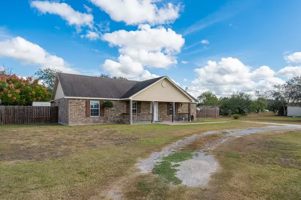 Woodsboro, TX 78393,607 Celia St.