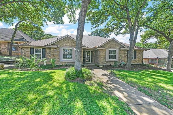 824 Firewheel Trail,  Fort Worth,  TX 76112