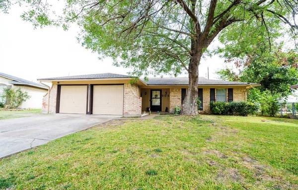 905 Birchwood Drive, Mesquite, TX 75149