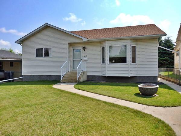 5115 51 ST, Mannville, AB T0B 2W0