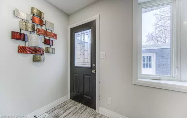 Kitchener, ON N2M 1T3,152 Overlea DR