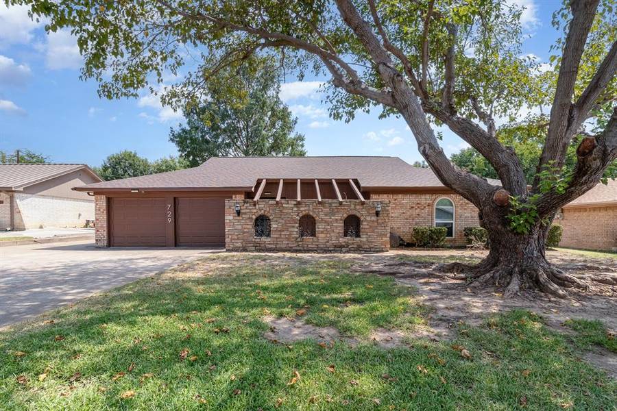 729 Toni Drive, Hurst, TX 76054