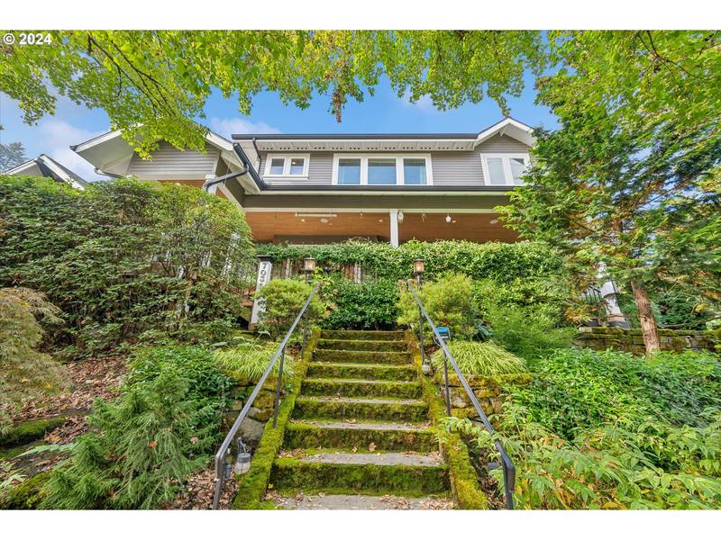 7031 S VIRGINIA AVE, Portland, OR 97219