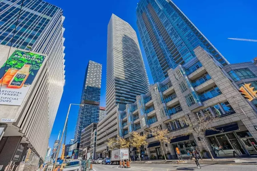 2221 Yonge ST #2505, Toronto C10, ON M4S 0B8