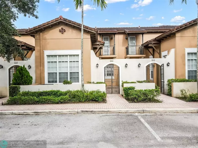 1061 SW 147th Ter, Pembroke Pines, FL 33027