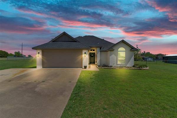 401 Lariat Lane,  Godley,  TX 76044