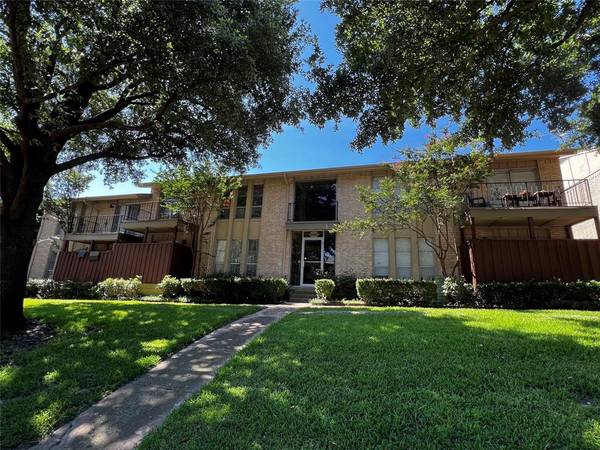 5850 Sandhurst Lane #A,  Dallas,  TX 75206