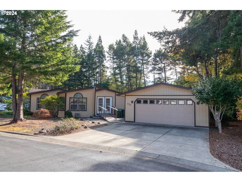 237 MUNSEL CREEK LOOP, Florence, OR 97439