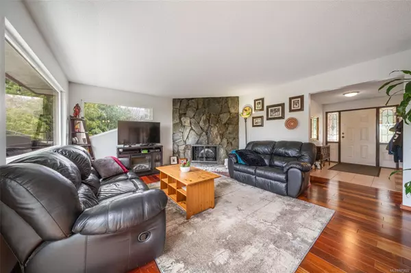 Colwood, BC V9C 3G4,3373 Rothnie Pl