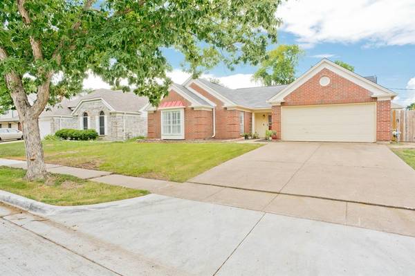 4442 Cabot Drive, Grand Prairie, TX 75052