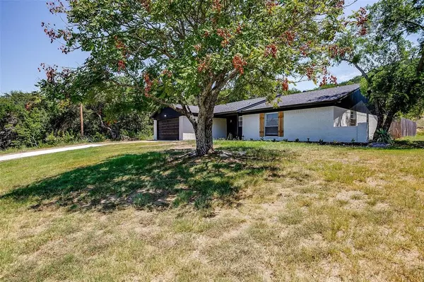 2201 Brookhollow Drive, Granbury, TX 76048