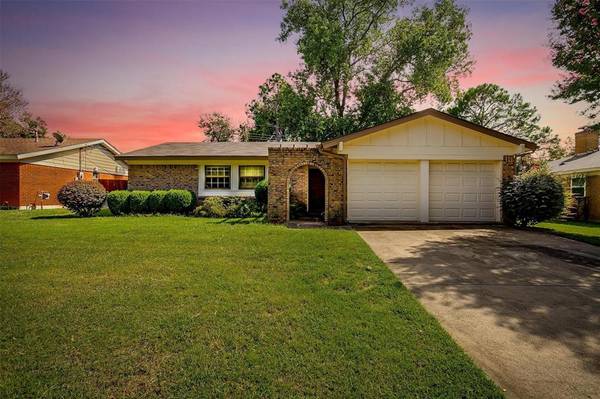 1904 Knoxville Drive, Bedford, TX 76022