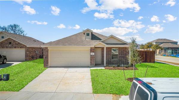 1304 Claireborne Drive E, Little Elm, TX 75068