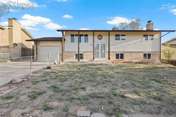 621 Rowe LN, Colorado Springs, CO 80911