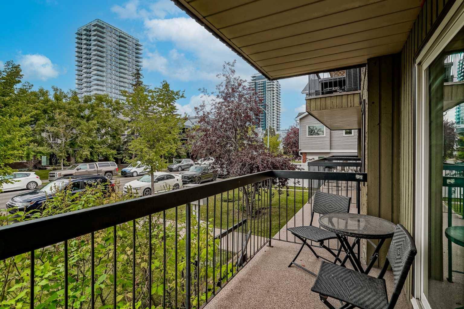 Calgary, AB T3C 0N3,1613 11 AVE SW #103