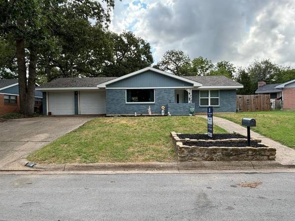 1116 Karla Drive,  Hurst,  TX 76053