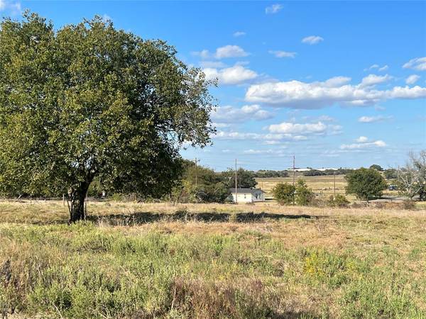 6201 Woodard Avenue, Cleburne, TX 76033