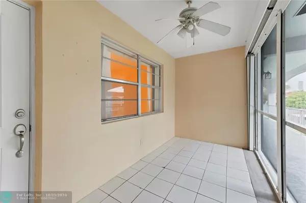 Hallandale Beach, FL 33009,581 Blue Heron Dr  #310-B