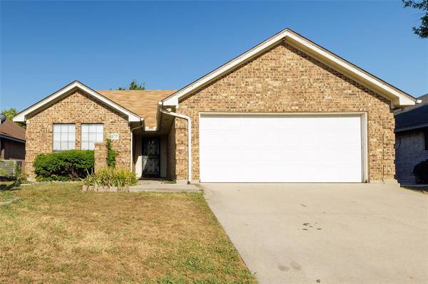 4909 Colonial Park Drive, Haltom City, TX 76117