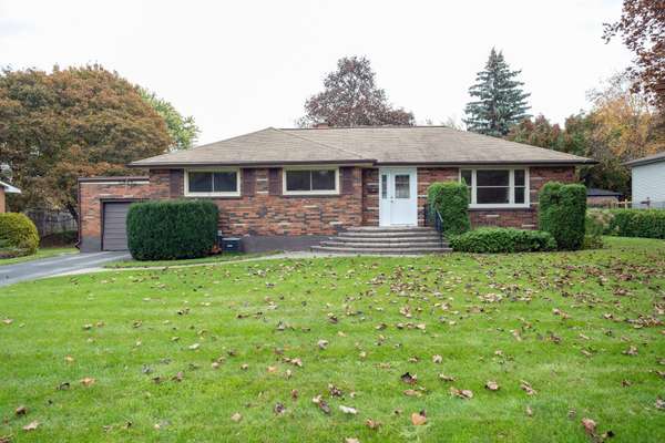 61 Nicholas ST, Quinte West, ON K8V 4H7