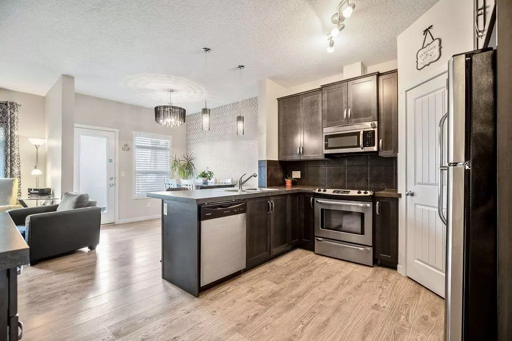 Calgary, AB T2Z1G6,53 Copperpond LNDG SE