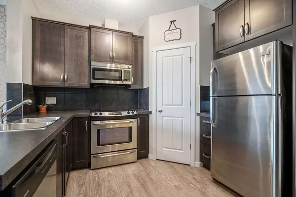 Calgary, AB T2Z1G6,53 Copperpond LNDG SE