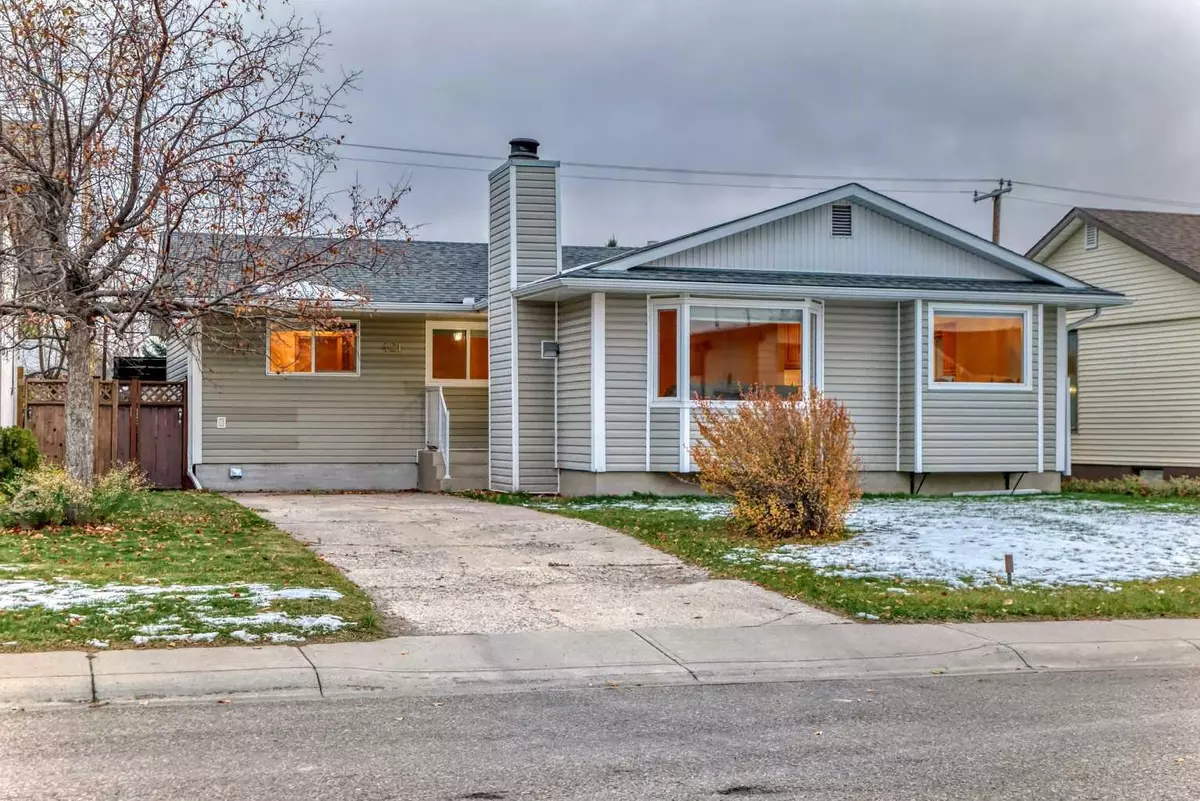 Airdrie, AB T4B 1H2,421 1 AVE SE