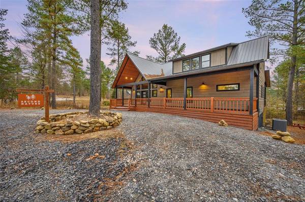 814 West Eagle Mountain Trail, Broken Bow, OK 74728