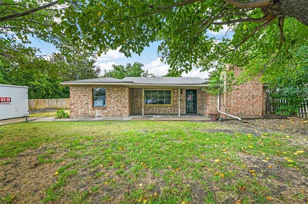 7821 Corina Drive, White Settlement, TX 76108