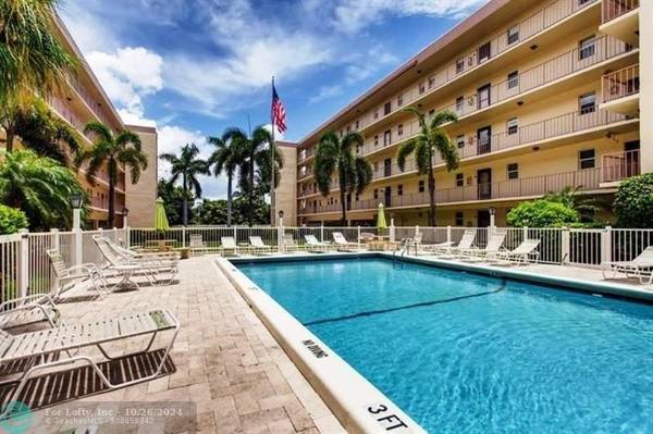 Lauderdale By The Sea, FL 33308,4629 Poinciana St  #321