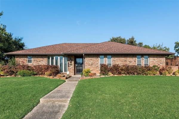 1913 Robin Meadow Circle, Carrollton, TX 75007